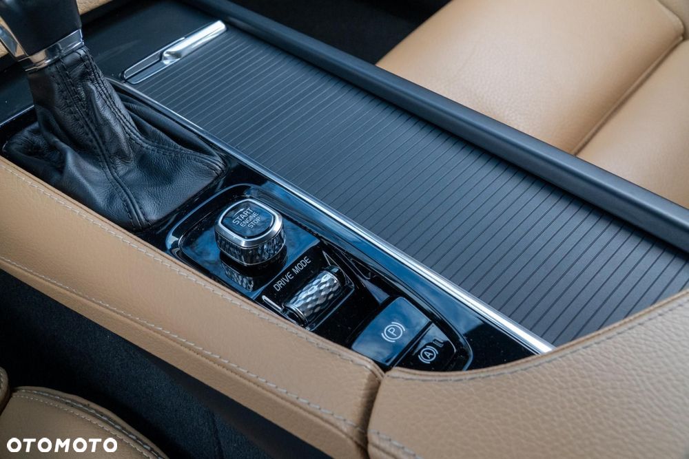 Volvo V90 Cross Country - 17