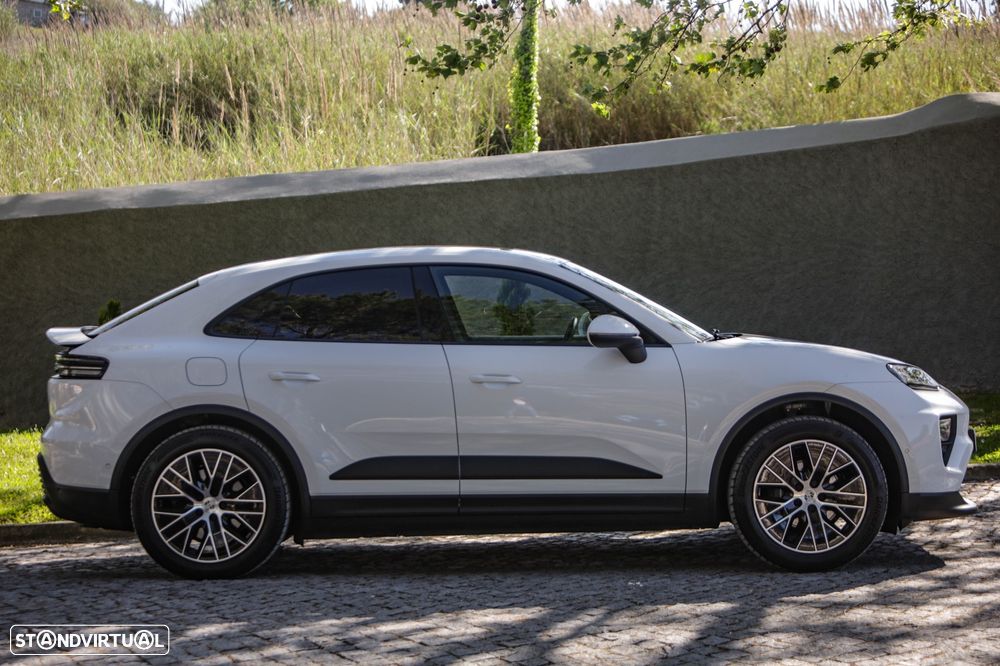 Porsche Macan Electric 4 - 4