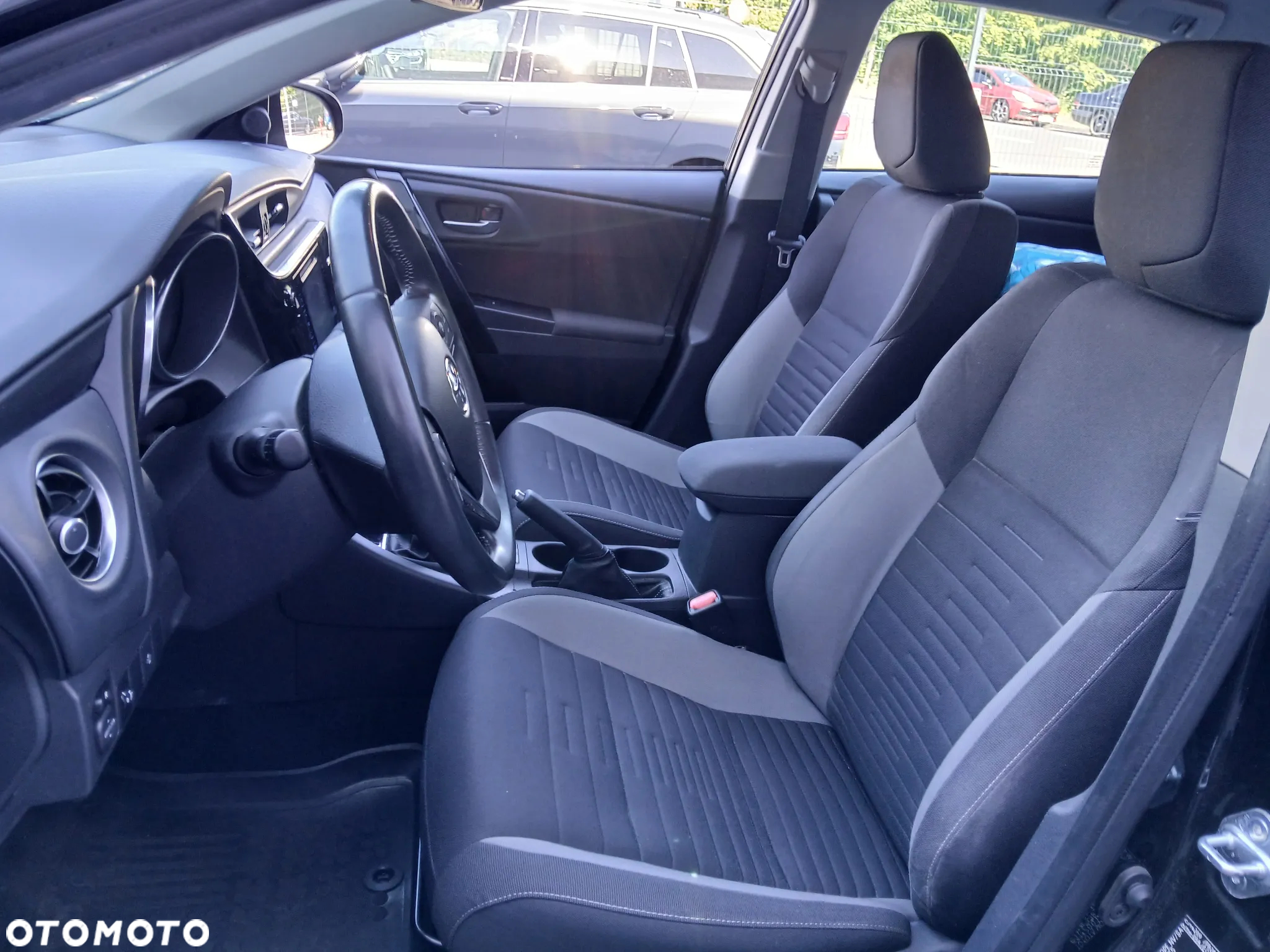 Toyota Auris 1.6 Premium - 10