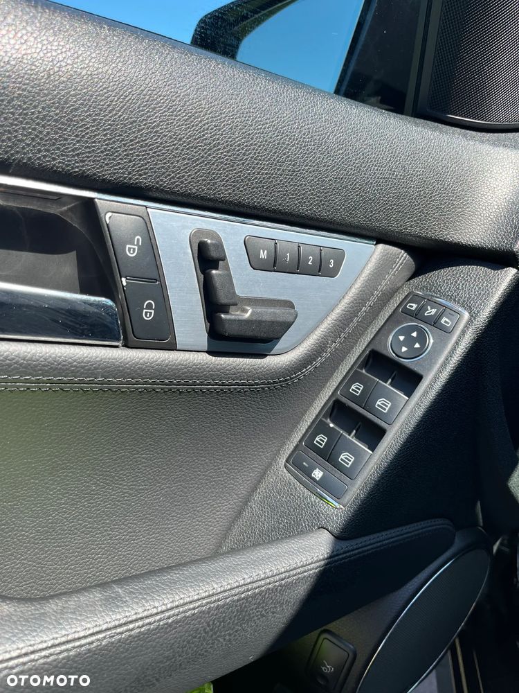 Mercedes-Benz Klasa C 280 Avantgarde 4-Matic - 29