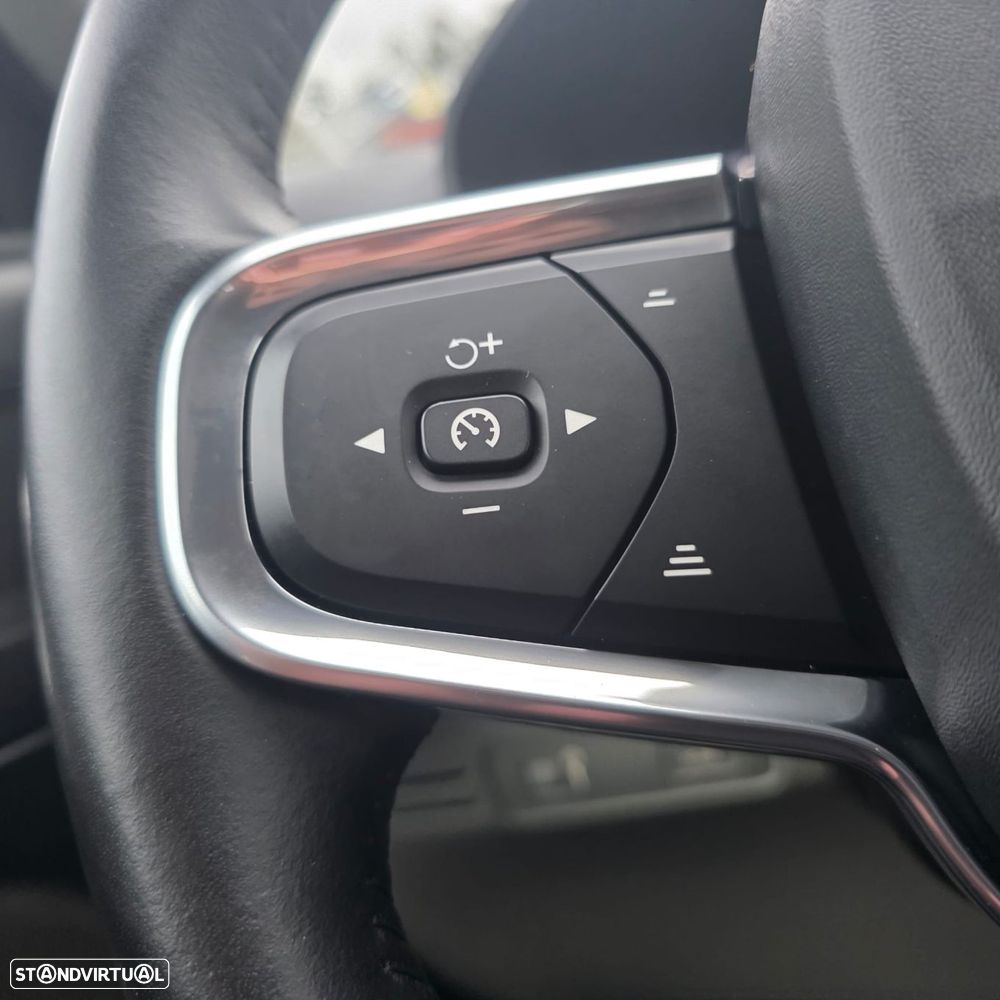 Volvo XC 40 1.5 T3 Momentum Tech Edition - 19