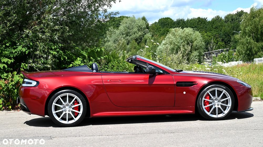 Aston Martin Vantage - 5