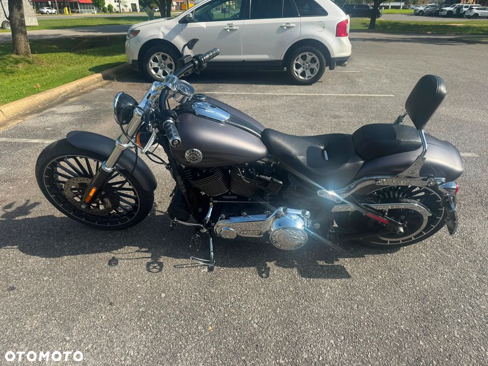 Harley-Davidson Softail Breakout - 4