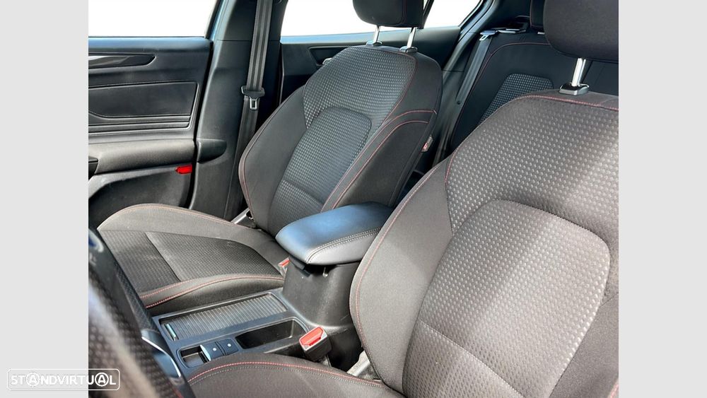 Ford Focus 1.0 EcoBoost MHEV ST-Line - 13