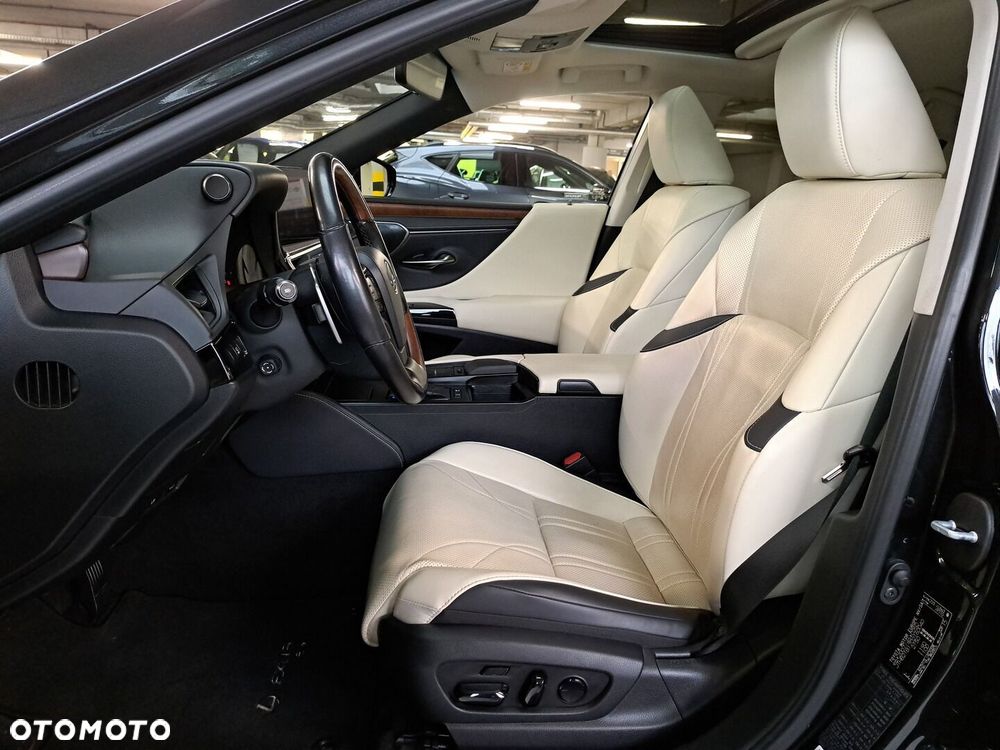 Lexus ES 300h Prestige - 12