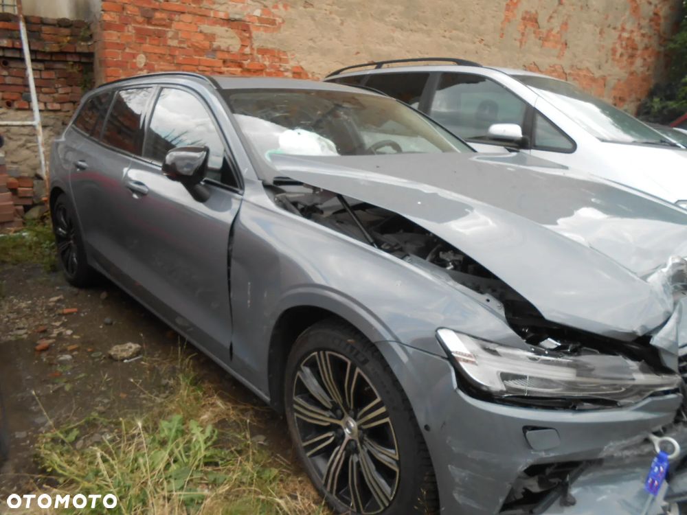 Volvo V60 T8 AWD Ultra Dark - 13