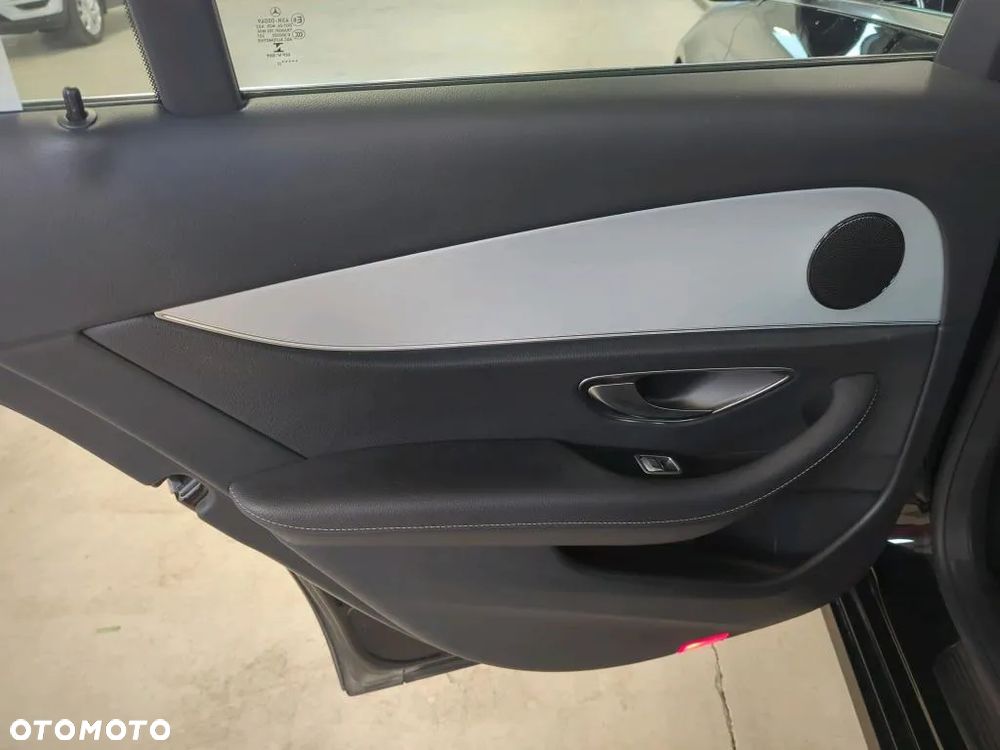 Mercedes-Benz Klasa E 220 d Business Edition - 24