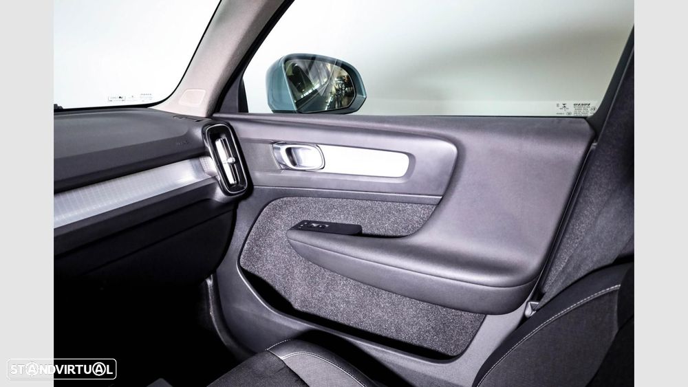 Volvo XC 40 1.5 T3 Momentum Plus — fotografia 20