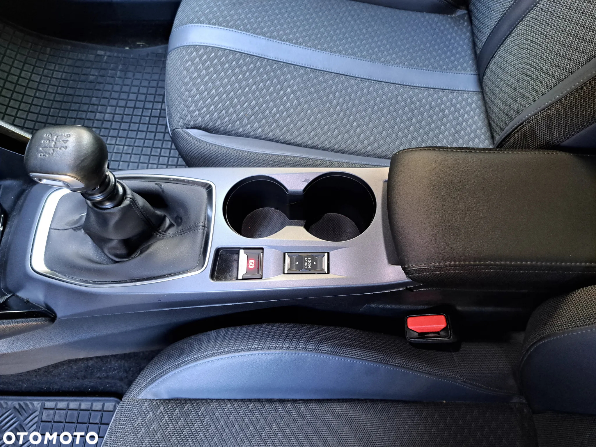 Peugeot 2008 1.2 PureTech Allure S&S - 21