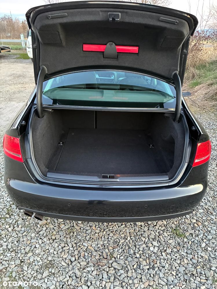 Audi A4 Limousine - 9