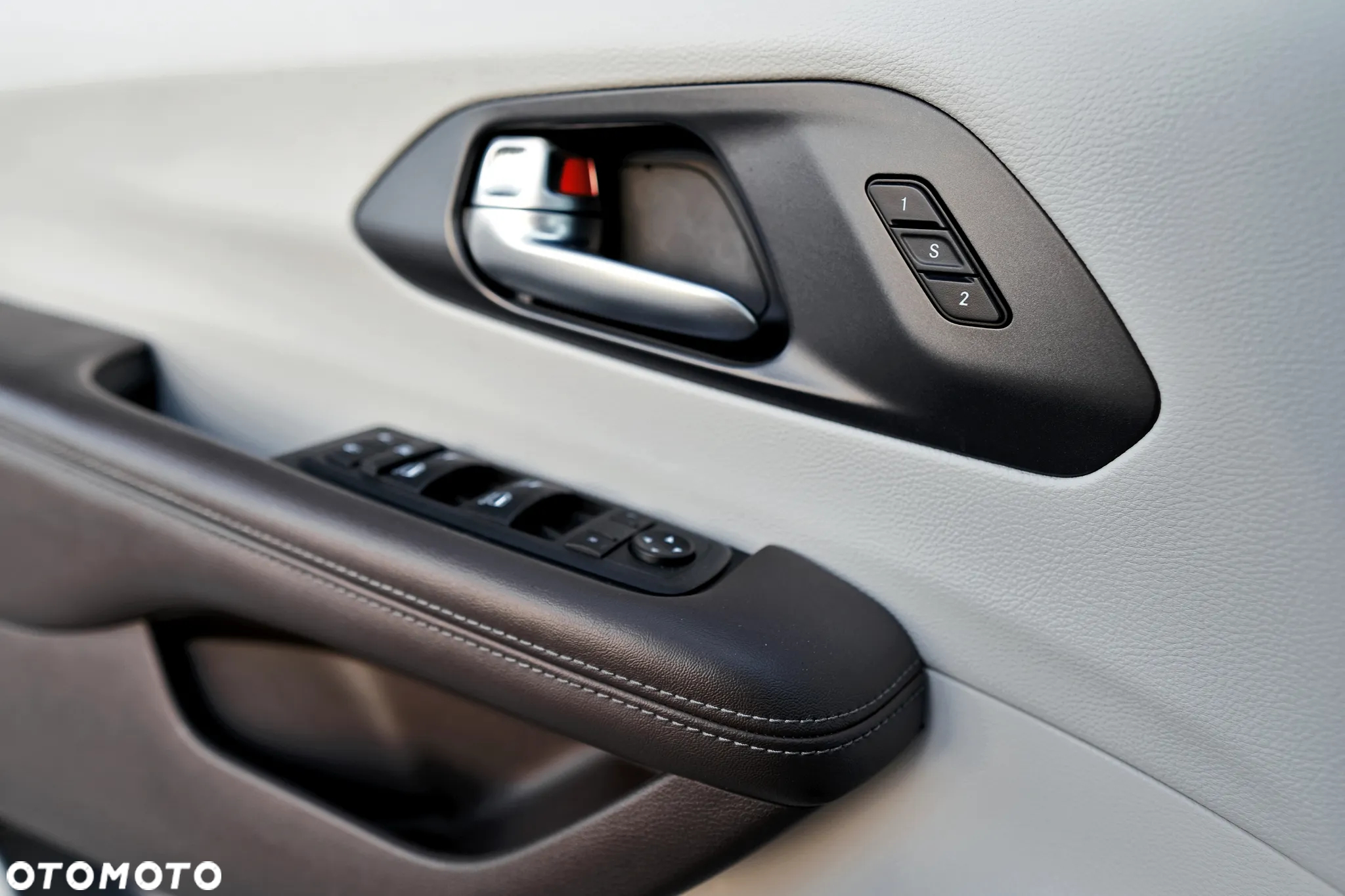 Chrysler Pacifica - 23