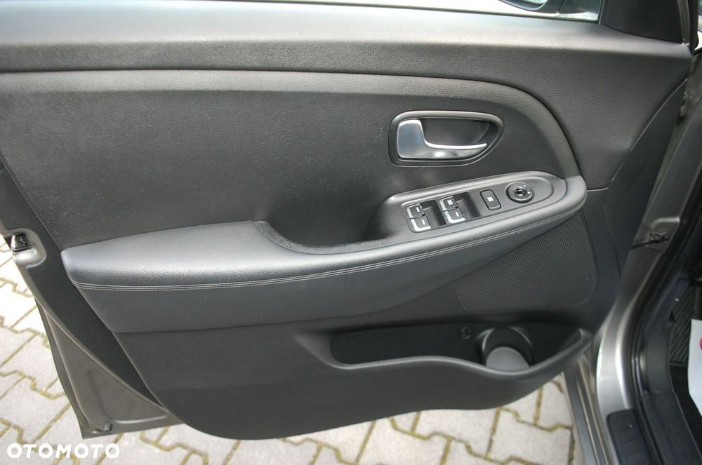 Kia Carens - 28
