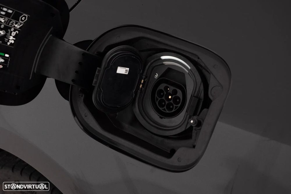 Mercedes-Benz C 300 e AMG Line - 16