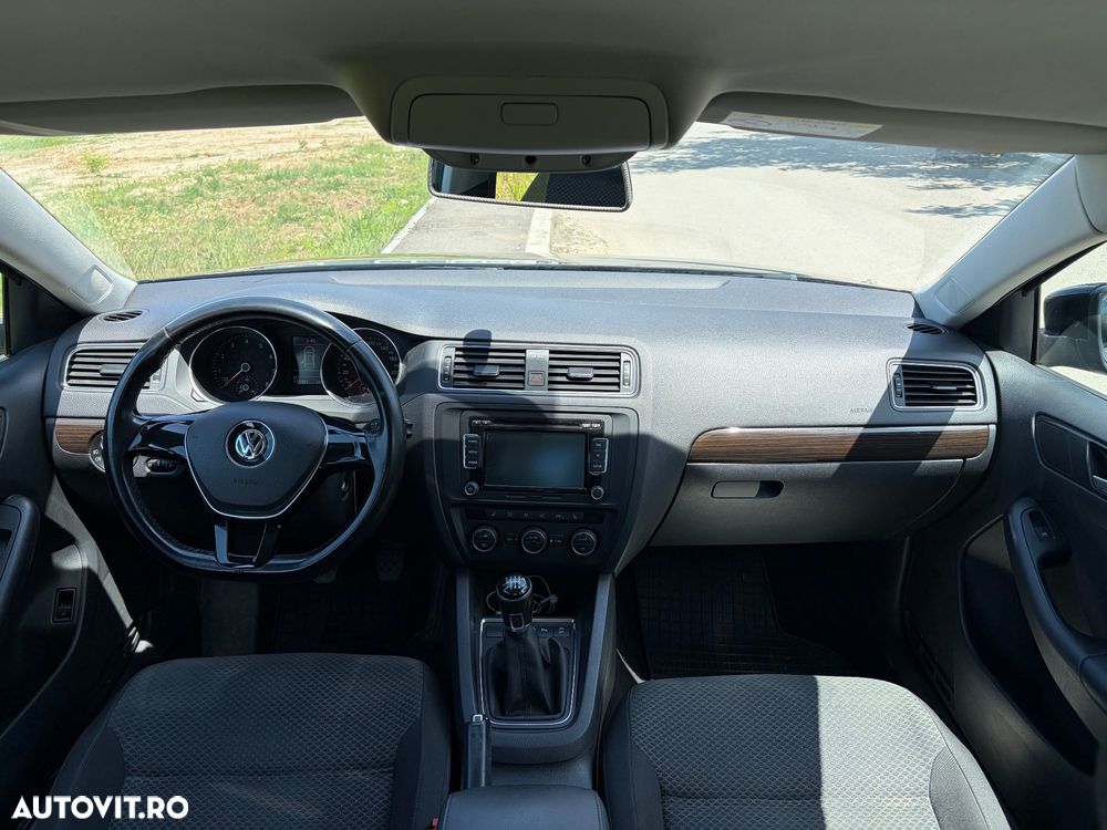 Volkswagen Jetta 1.2 TSI Trendline - 6