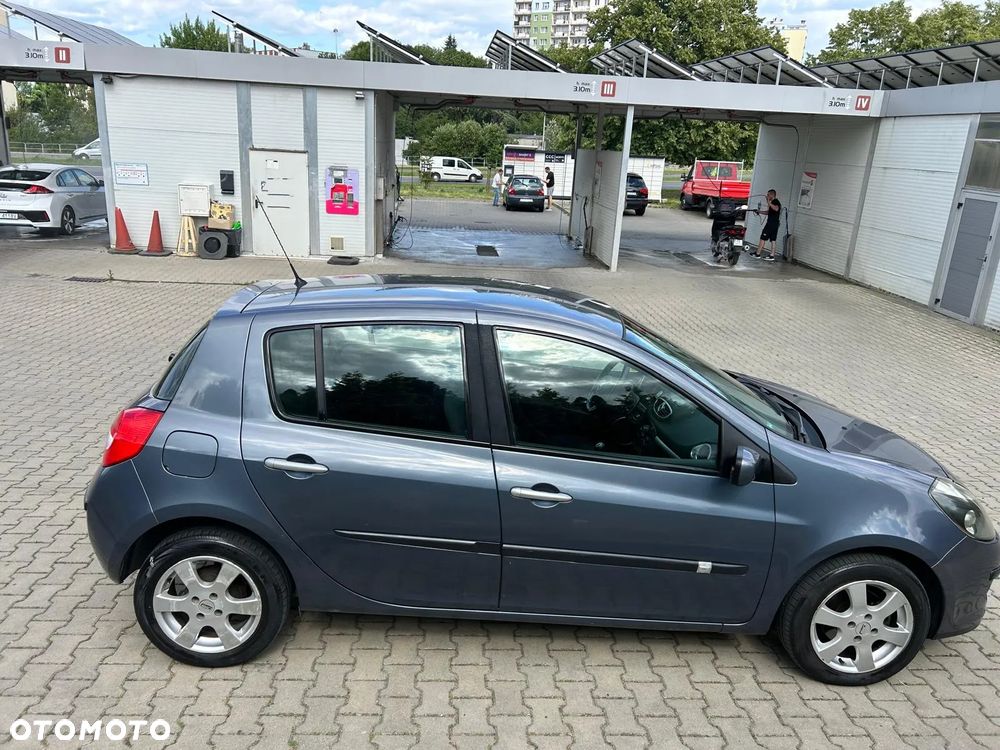 Renault Clio 1.2 16V Alize - 2