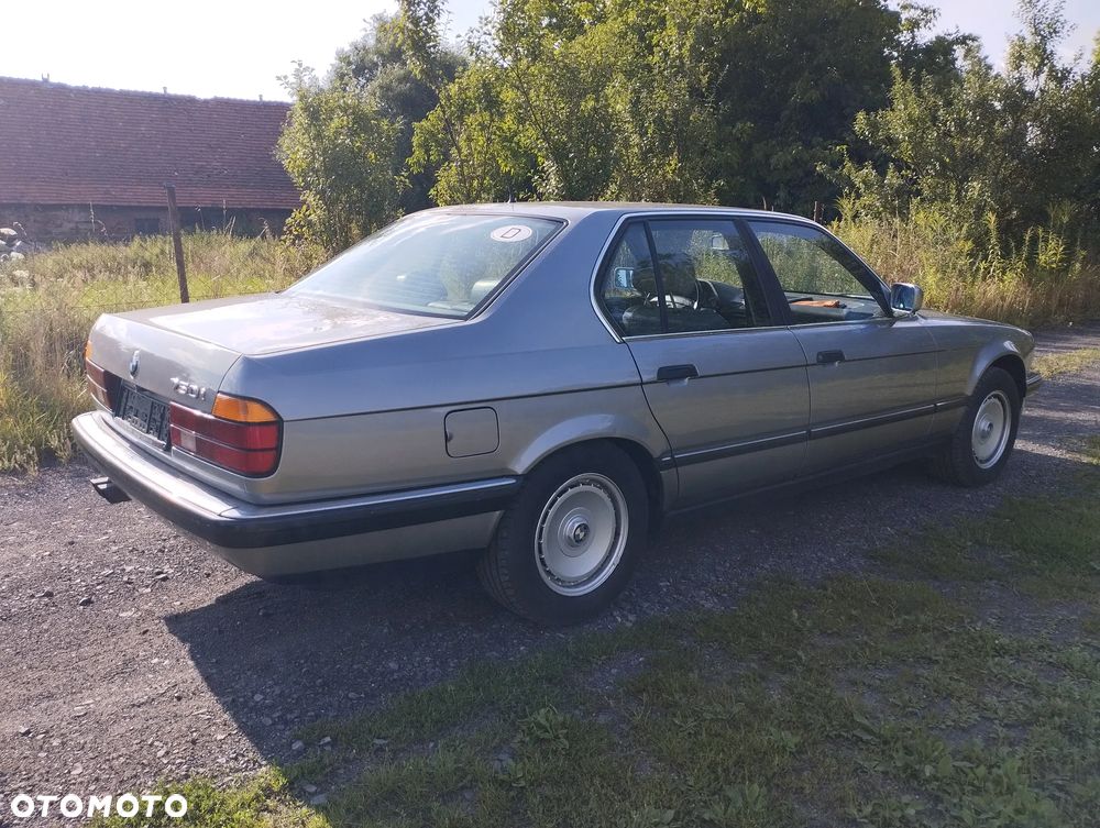BMW Seria 7 750i - 17