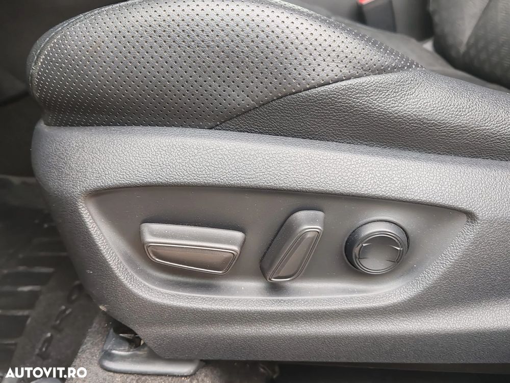 Toyota C-HR 1.8 HSD 4x2 CVT C-lassy LED - 16