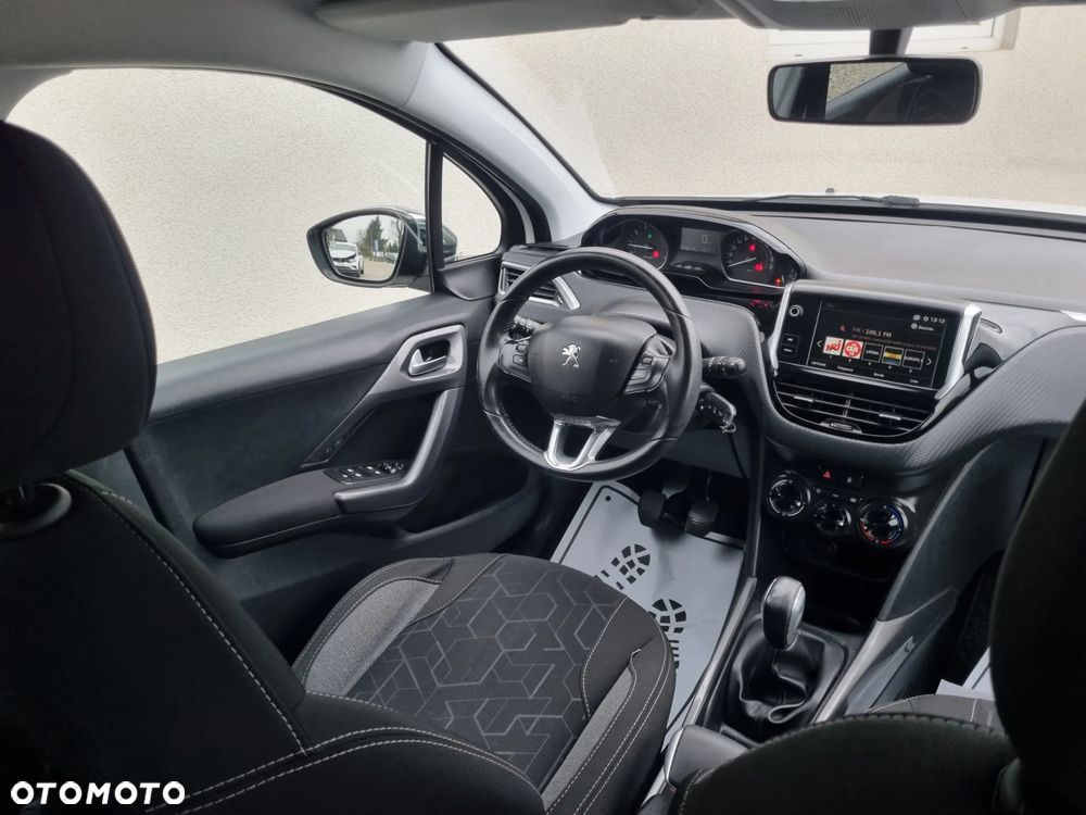 Peugeot 2008 1.2 Pure Tech Style S&S - 8