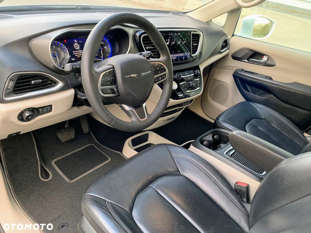 Chrysler Pacifica - 13