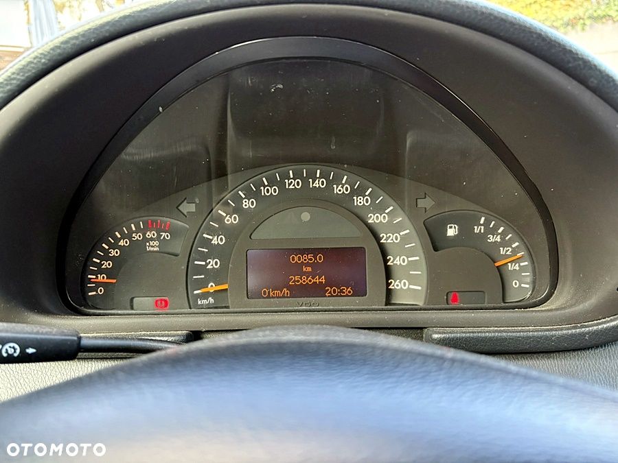 Mercedes-Benz Klasa C 200 T Kompressor Avantgarde - 32