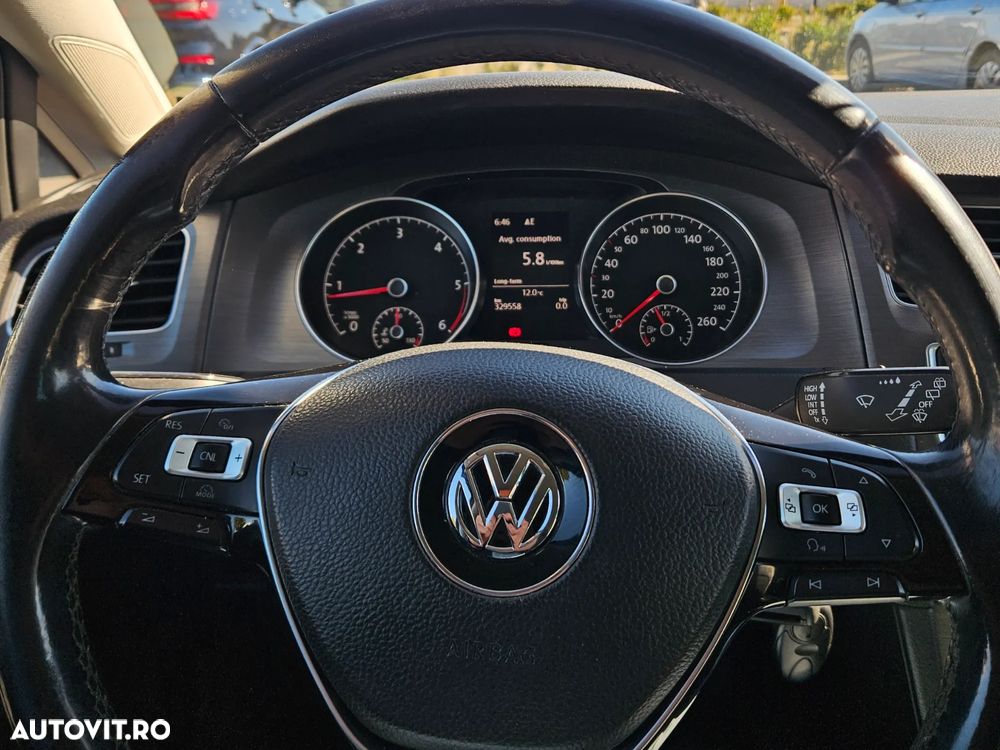 Volkswagen Golf - 10