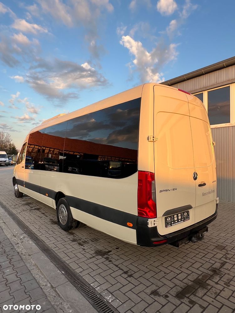 Mercedes-Benz 519 model - 6