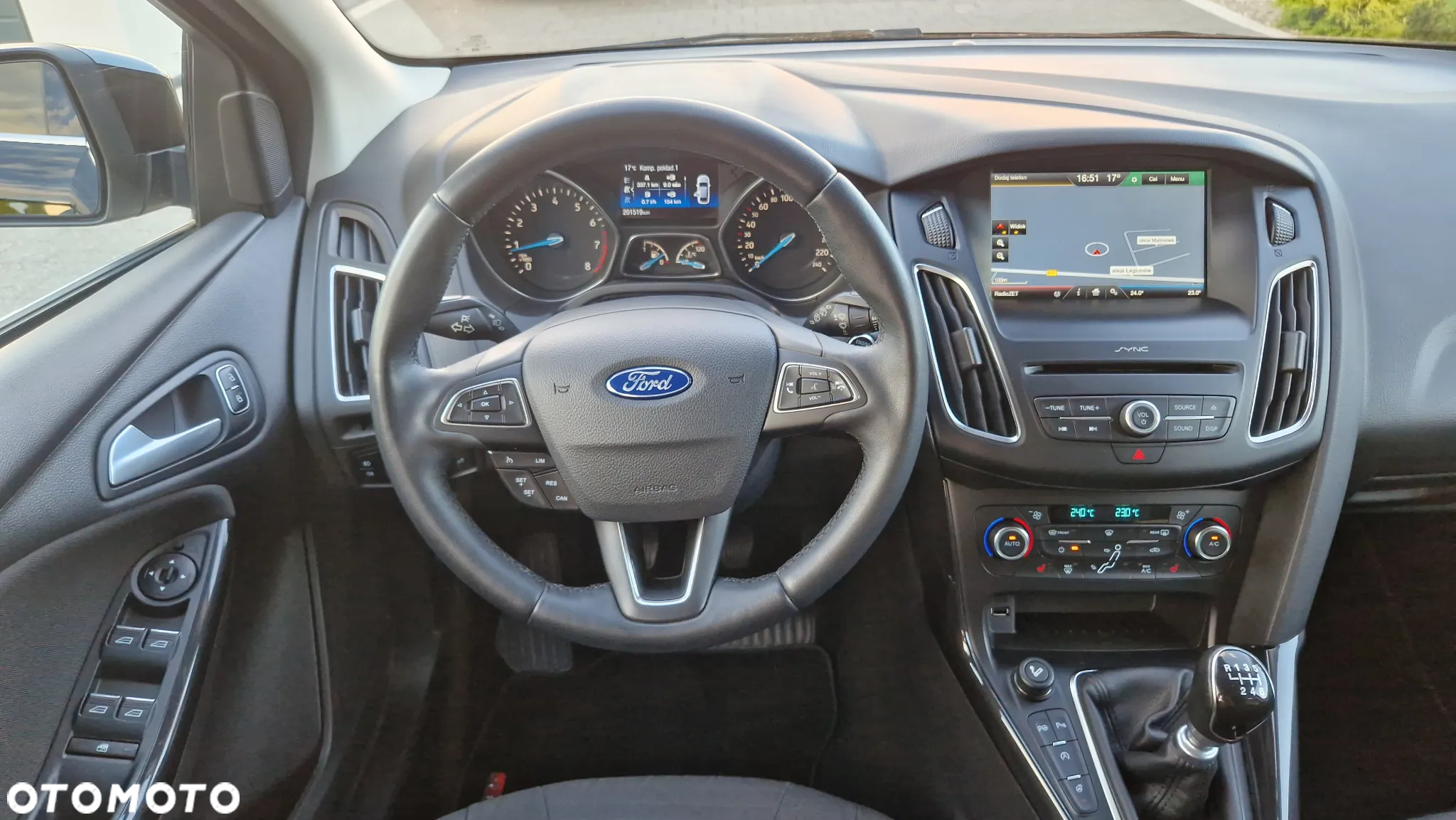 Ford Focus Turnier 1.0 EcoBoost Start-Stopp-System TITANIUM - 17