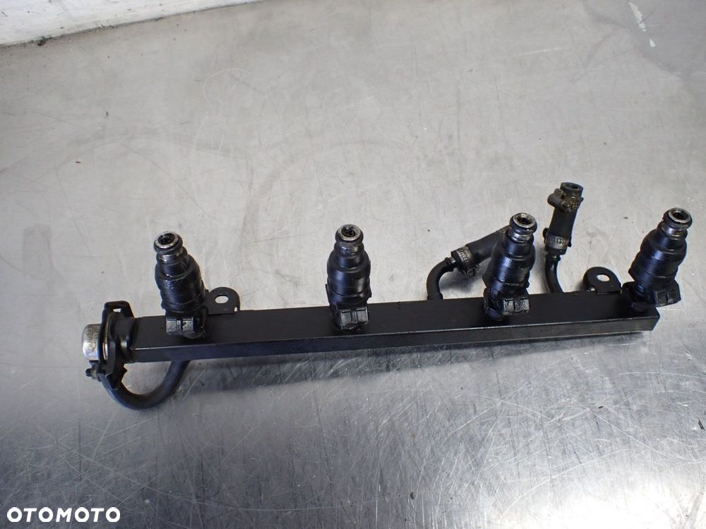 LISTWA WTRYSKOWA BMW E36 1.6 1729320   1731357 - 2
