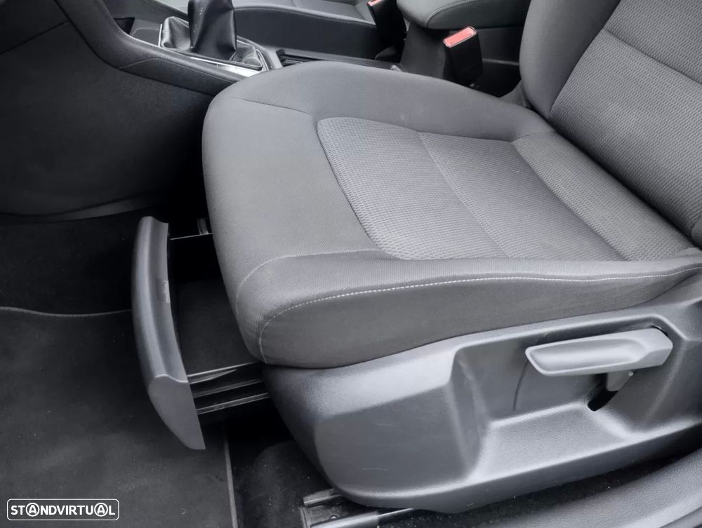 VW Golf 1.6 TDI Confortline - 23