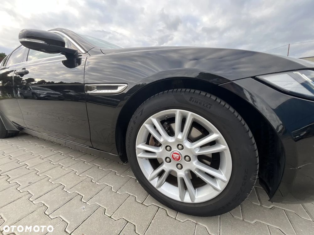 Jaguar XE 2.0 D Prestige - 9