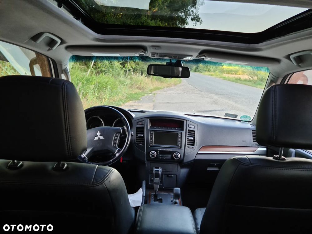 Mitsubishi Pajero - 12