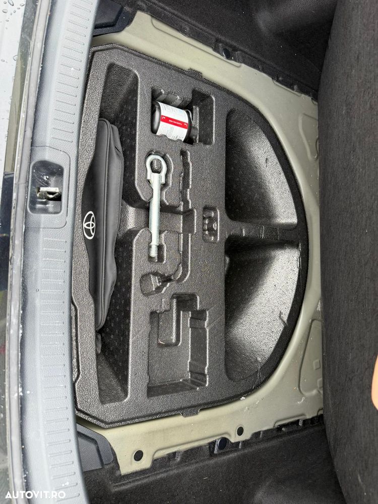 Toyota Corolla 1.8 HSD Business - 16