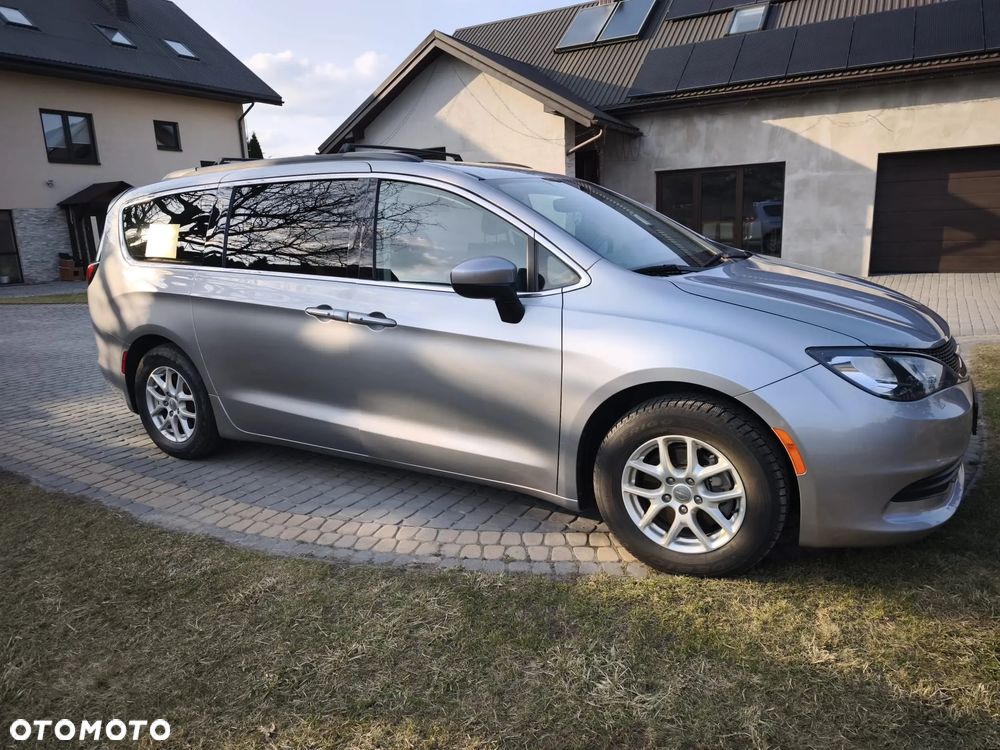 Chrysler Pacifica - 4