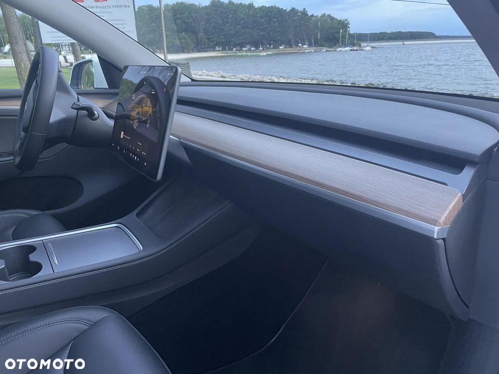 Tesla Model Y Long Range AWD - 7