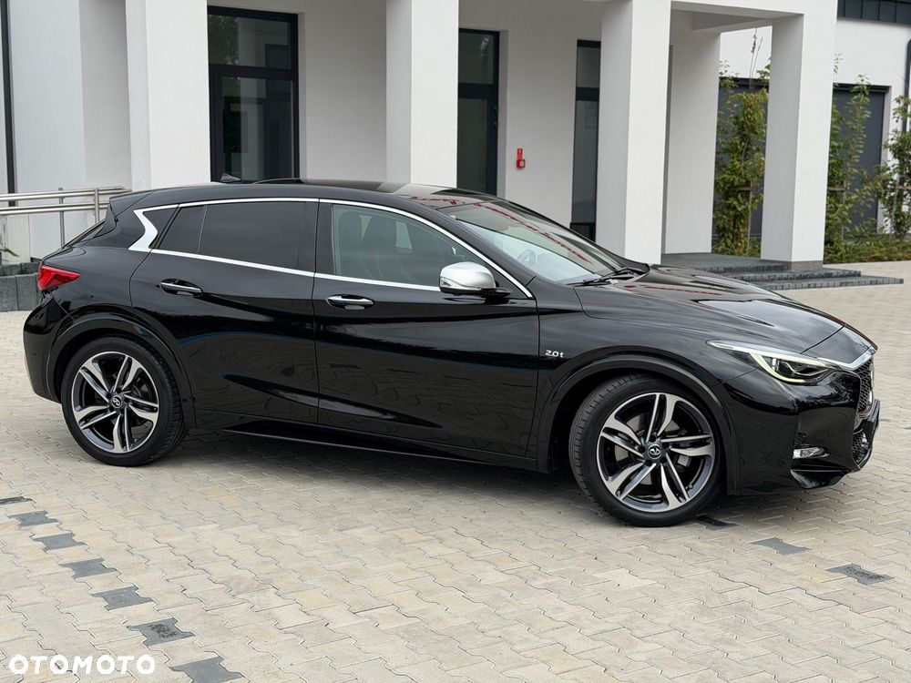 Infiniti Q30 2.0t DCT AWD Sport City Black - 3