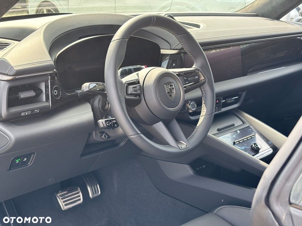 Porsche Macan - 24