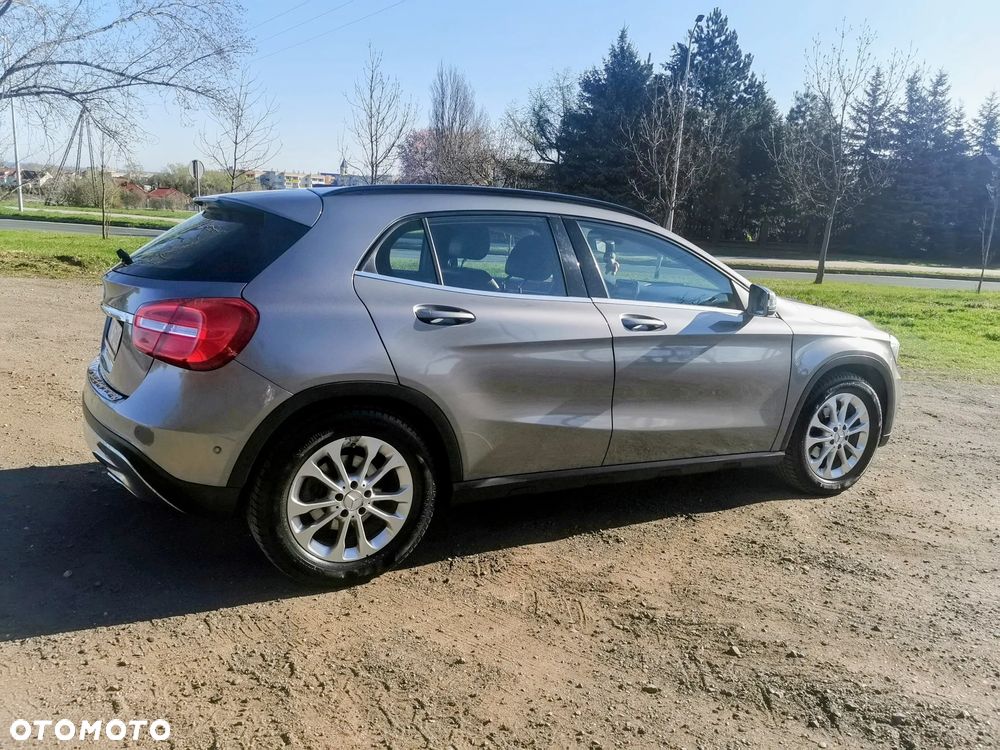 Mercedes-Benz GLA - 4