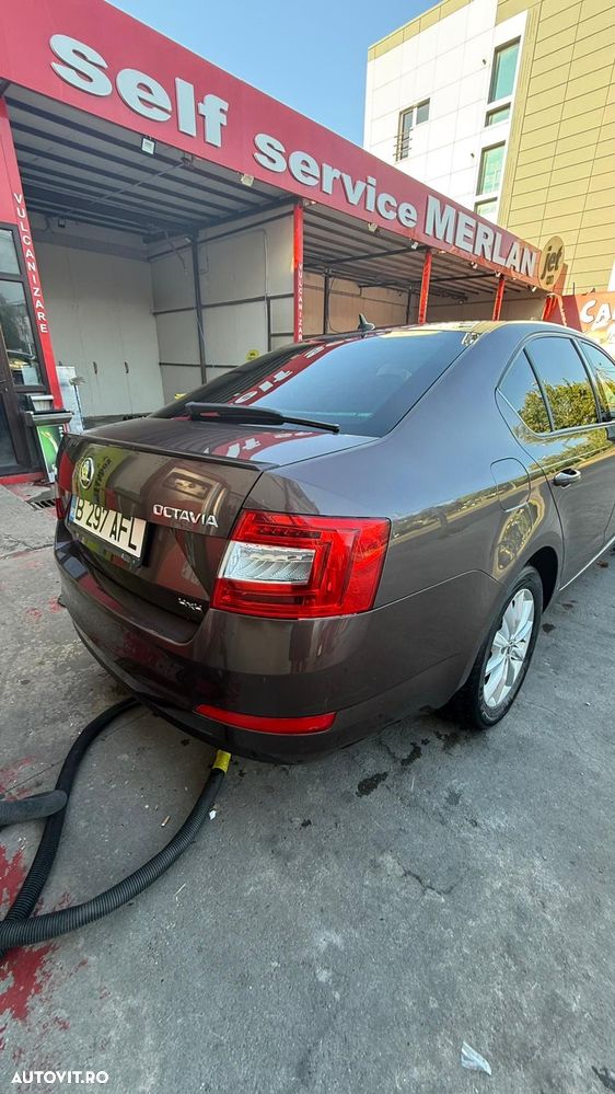 Skoda Octavia 2.0 TDI DSG 4X4 Ambition - 13