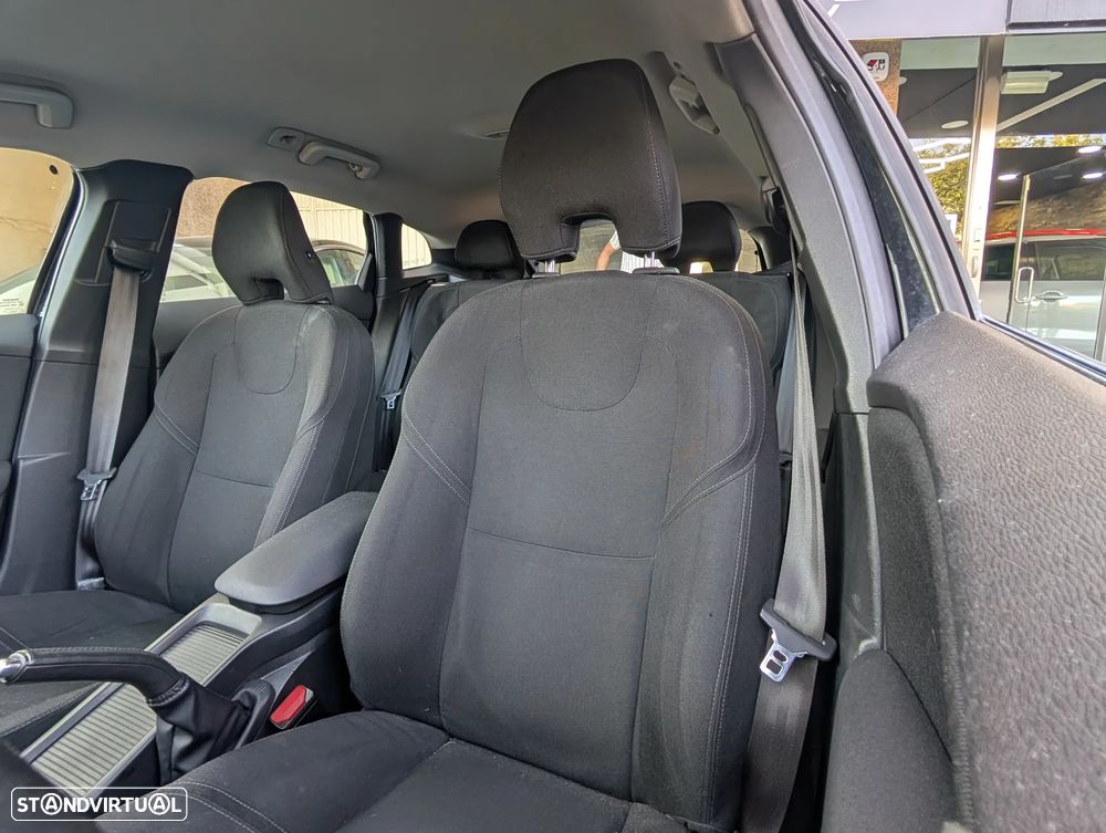 Volvo V40 D2 Momentum - 9