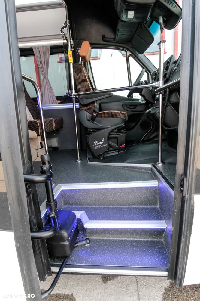 Mercedes-Benz Sprinter - 2