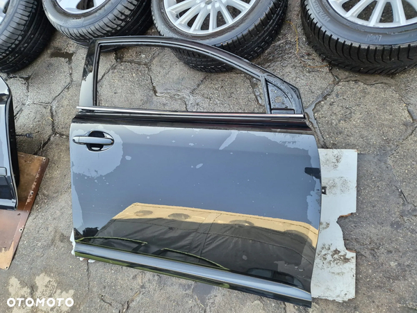 DRZWI PRZEDNIE PRAWE TOYOTA T25