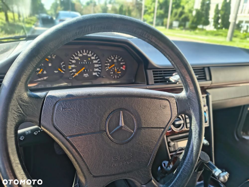 Mercedes-Benz Klasa E - 16
