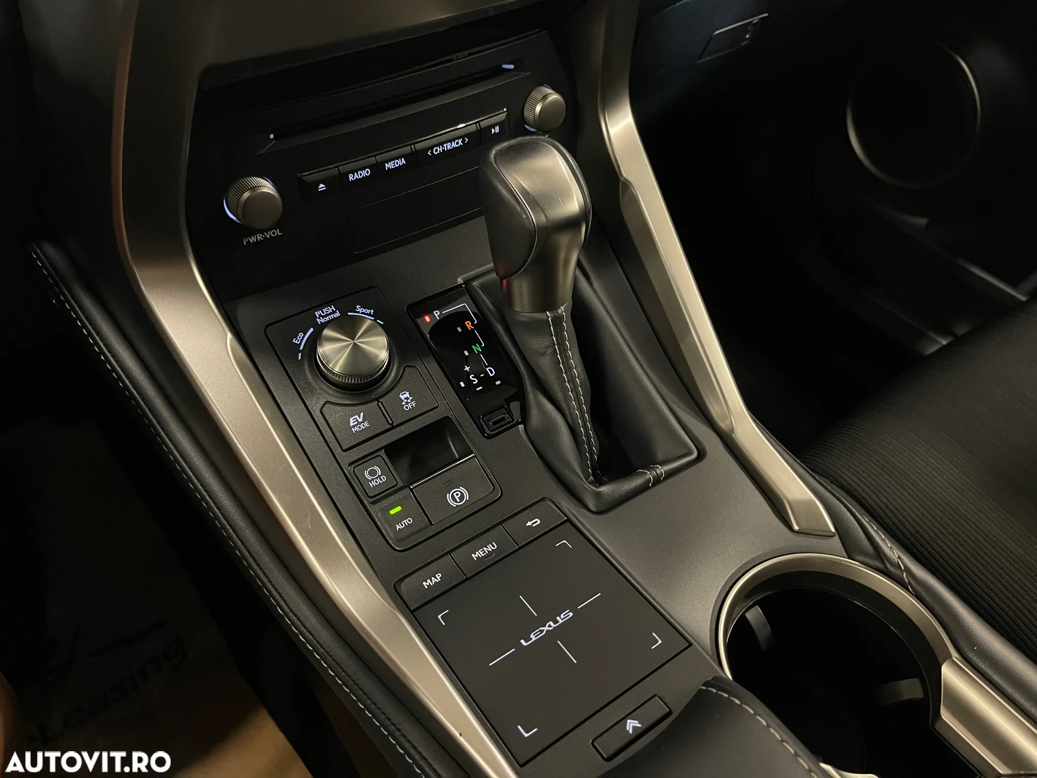 Lexus Seria NX 300h AWD Business - 24