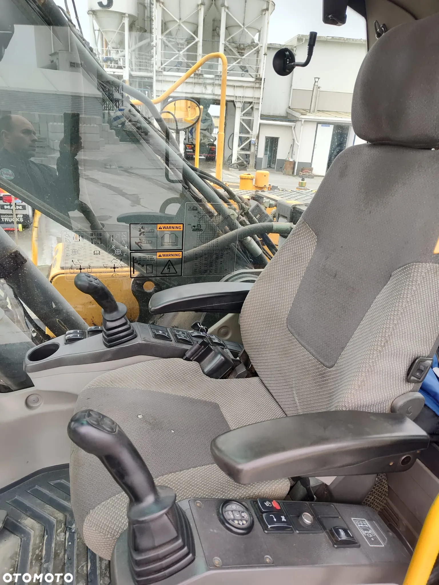 Volvo EC 240CL - 8