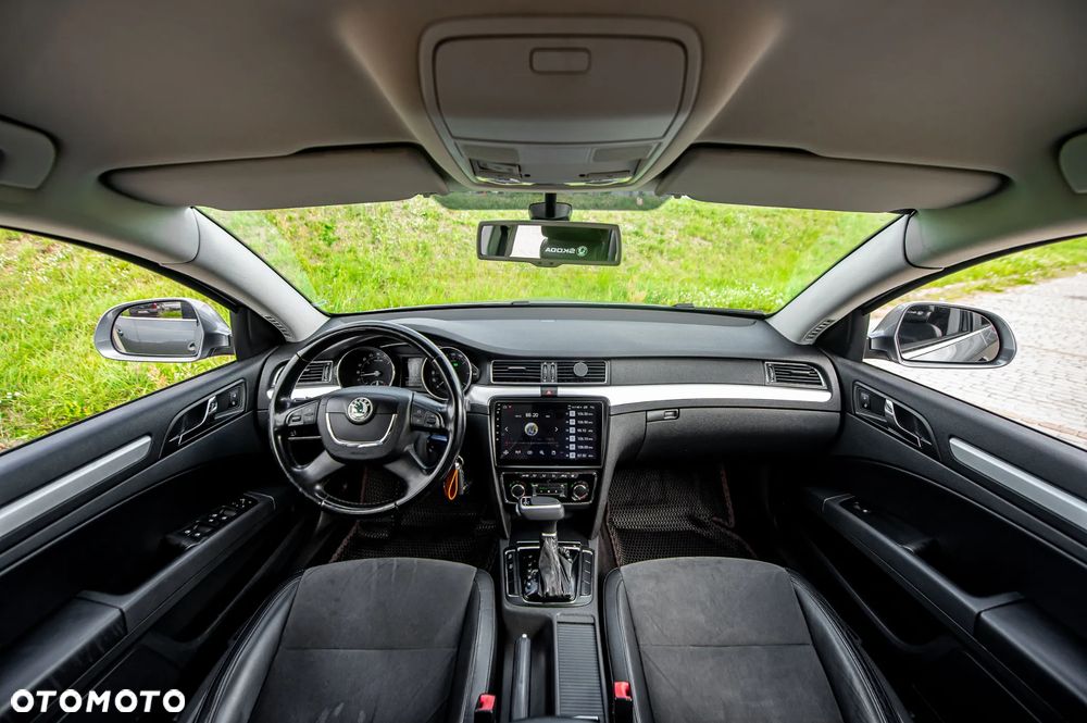 Skoda Superb 2.0 TDI Family DSG - 8
