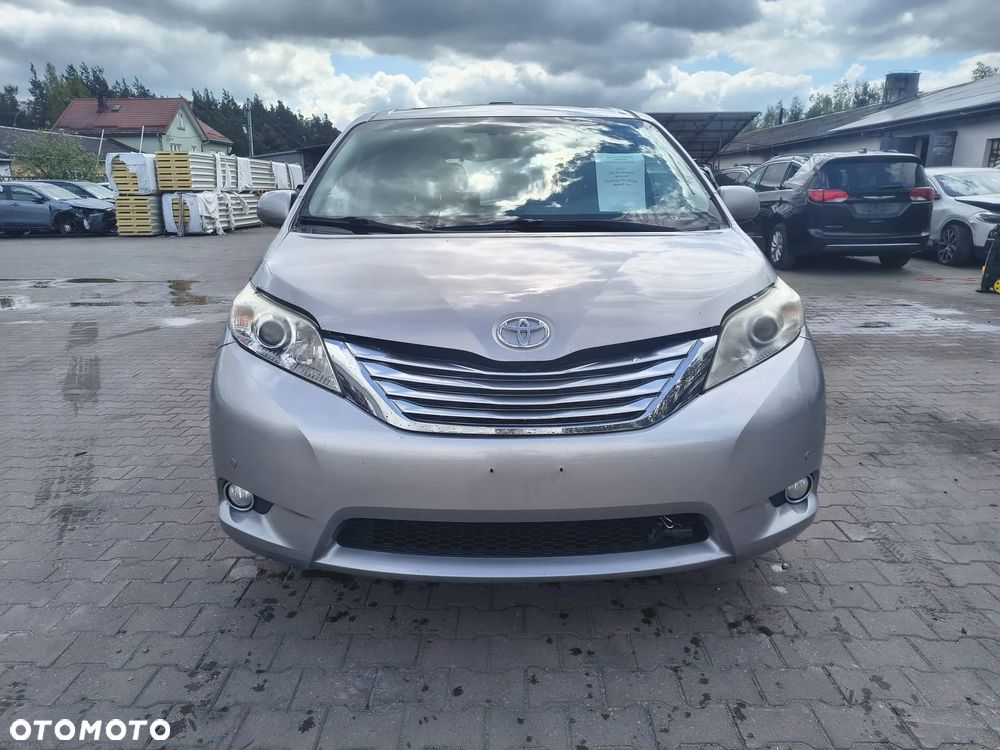 Toyota Sienna - 1