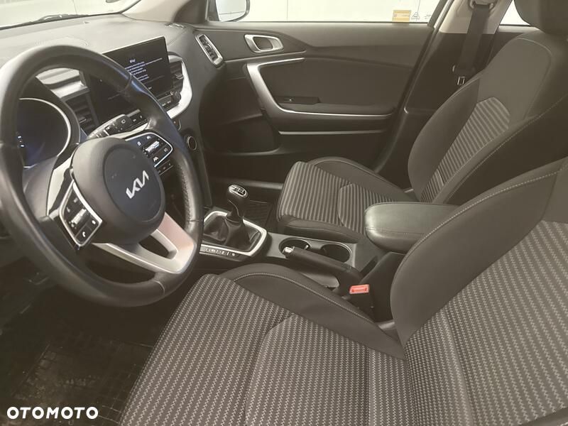 Kia Ceed 1.5 T-GDI M - 11