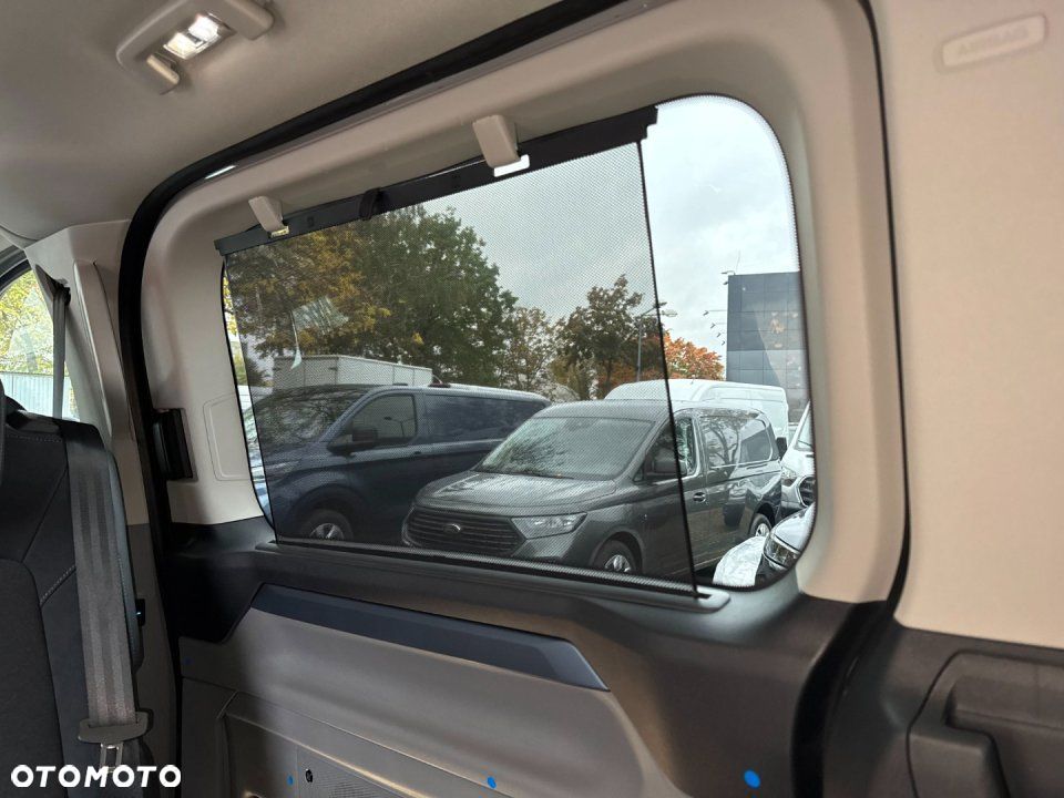 Ford Tourneo Custom - 37