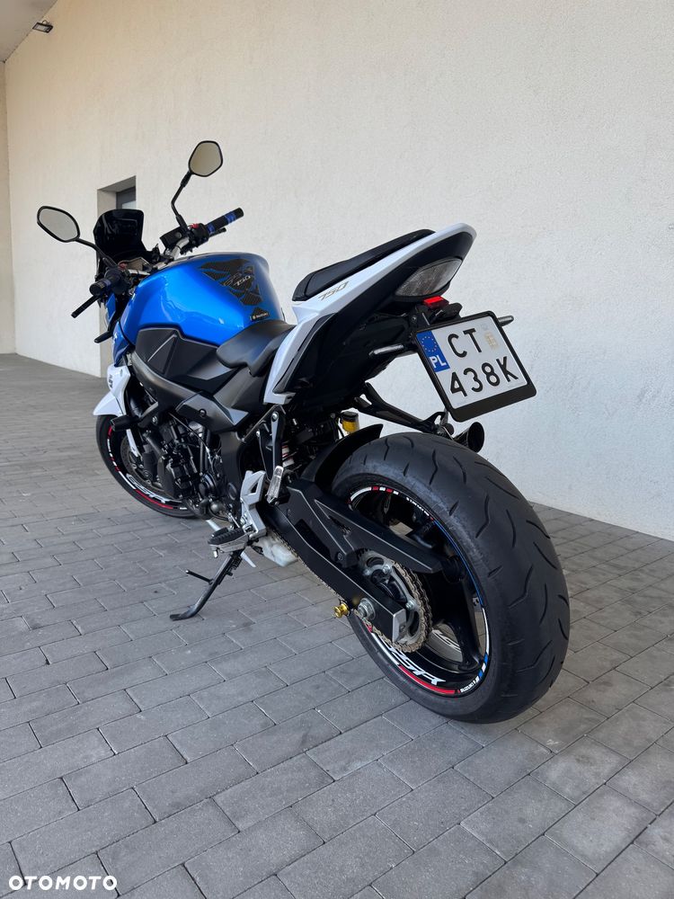 Suzuki GSR - 3