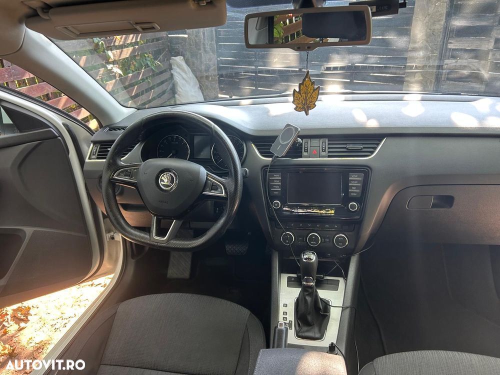 Skoda Octavia 2.0 TDI STYLE DSG - 3
